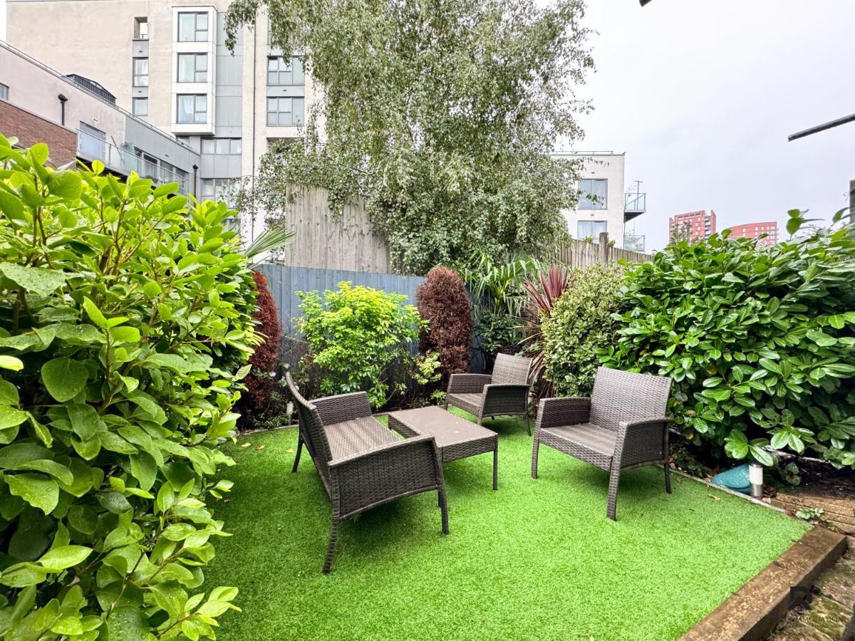 Appartement Newly Launched Two Bedroom By Den Short Lets & Serviced With Garden