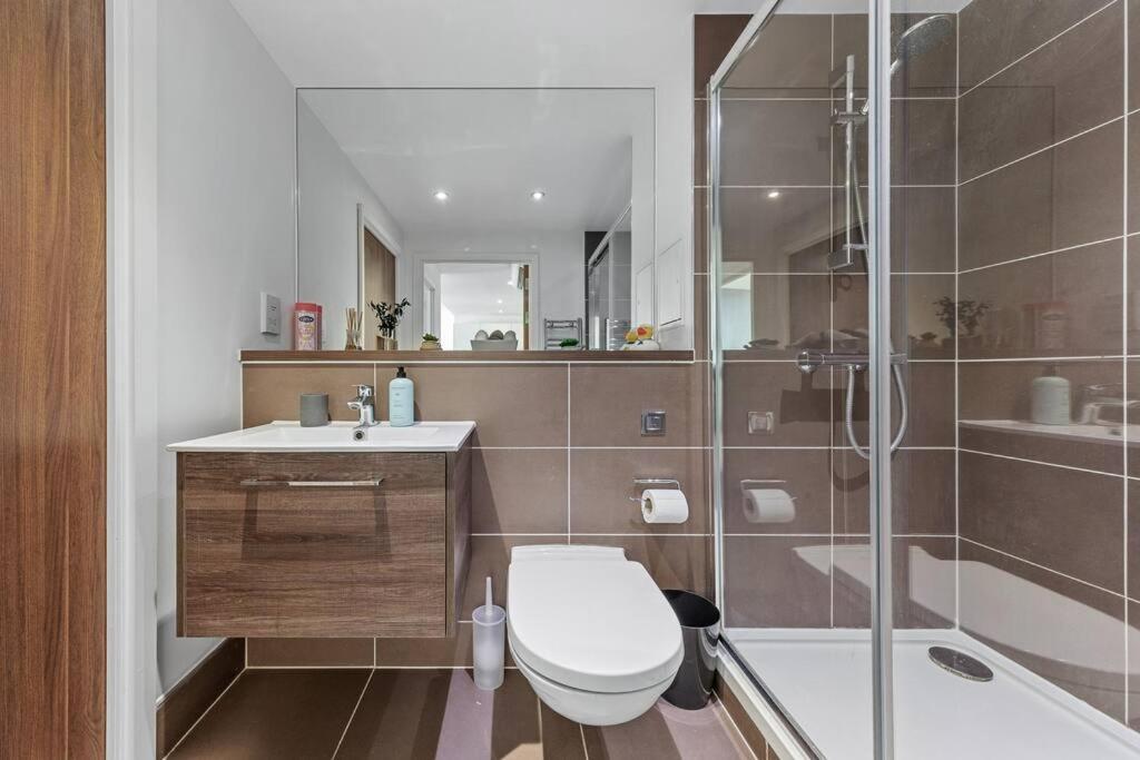 Apartment Brand New 20 Mins From Waterloo Bp34