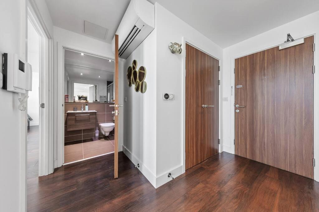 Brand New 20 Mins From Waterloo Bp34 London
