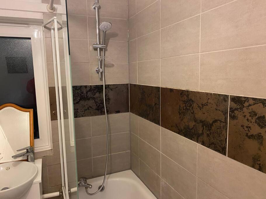 Apartamento 2 Bedroom Flat Camberwell Grove Londres
