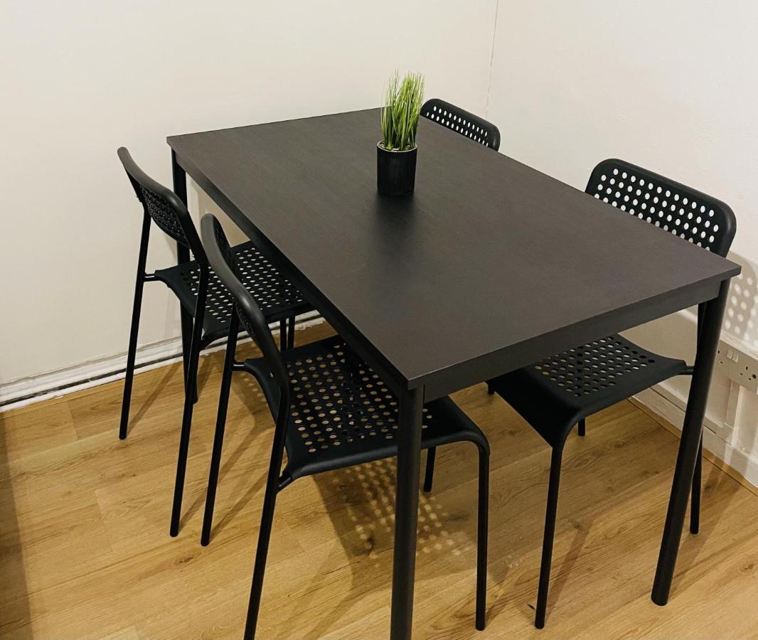 Walk To Lcy Airport Excel Dlr 1br Flat * Londen