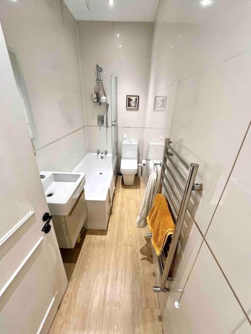 Apartamento Entire Modern With Garden Near Underground Station Londres