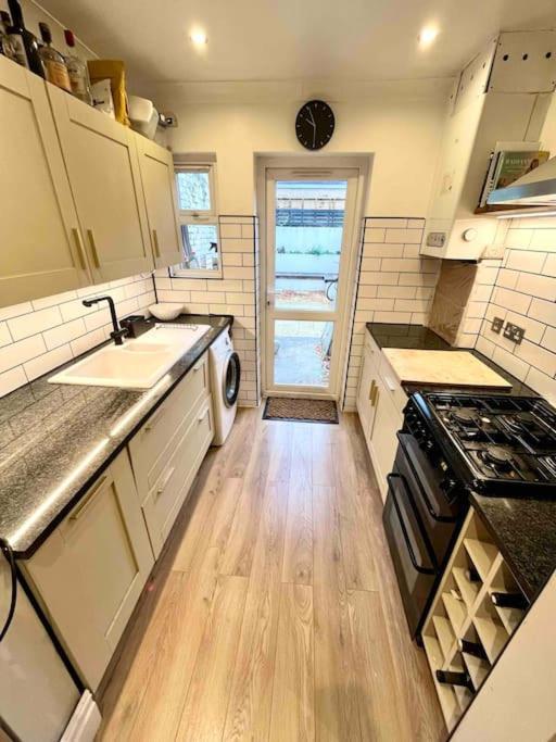 Apartamento Entire Modern With Garden Near Underground Station