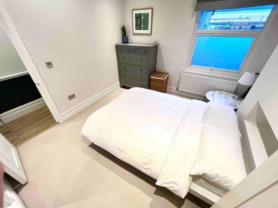 Entire Modern With Garden Near Underground Station * Londres
