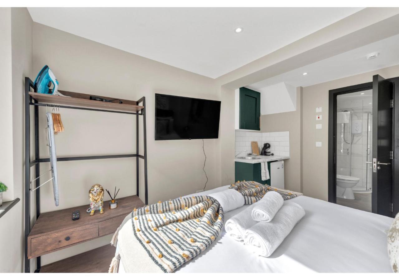 The Ultimate Hangout Spot: Modern Londres