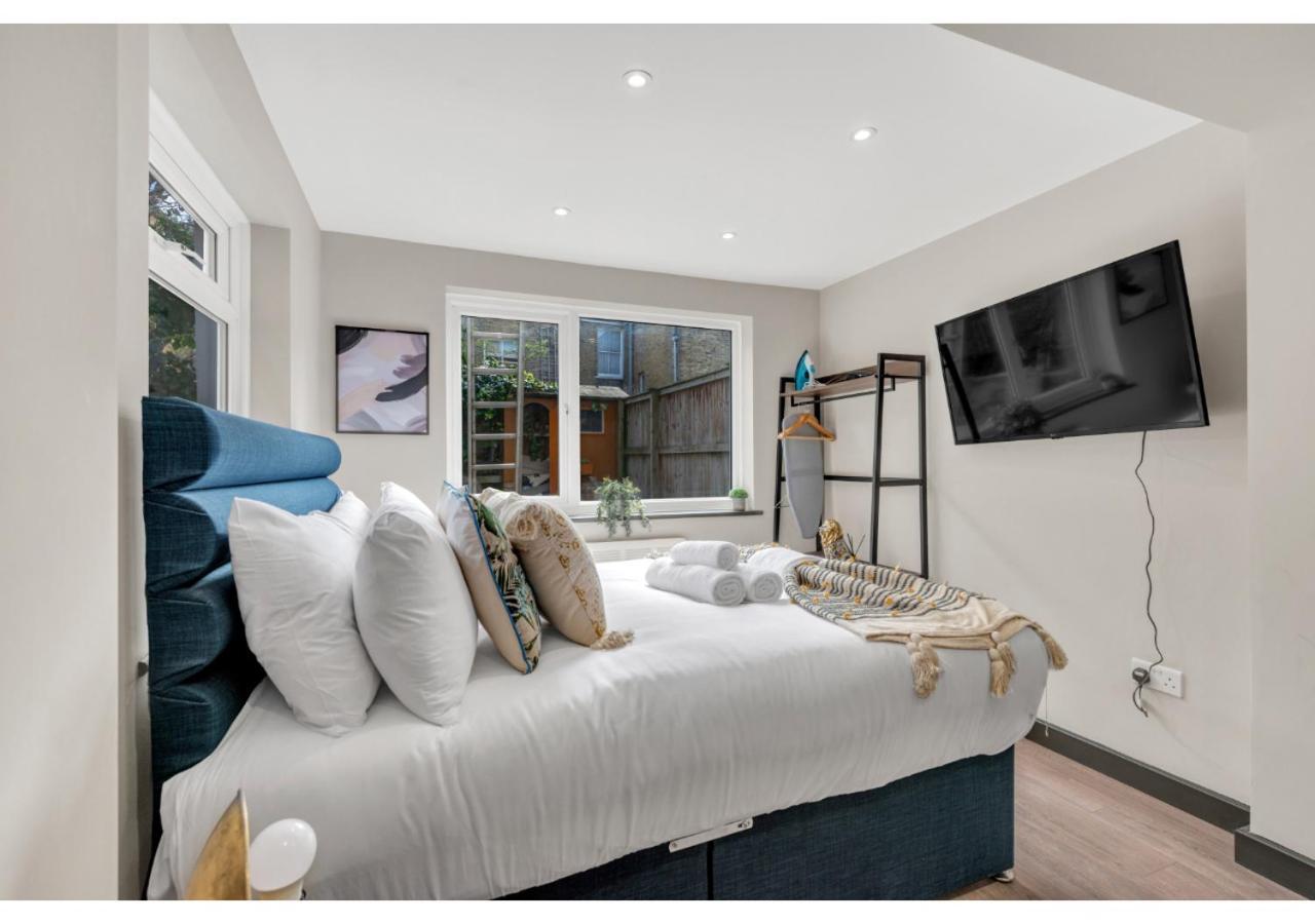 The Ultimate Hangout Spot: Modern * Londres