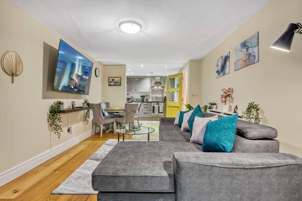 Tranquil 2 Bedroom In Southwark- Zone 1 *