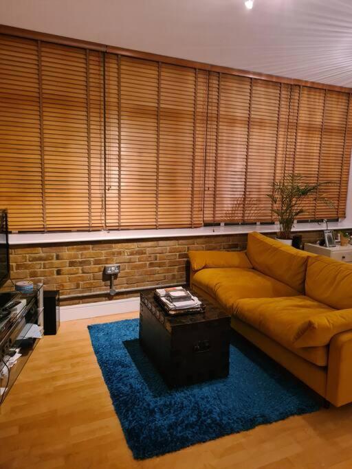 Whole Flat, Centrally Located, Light & Airy