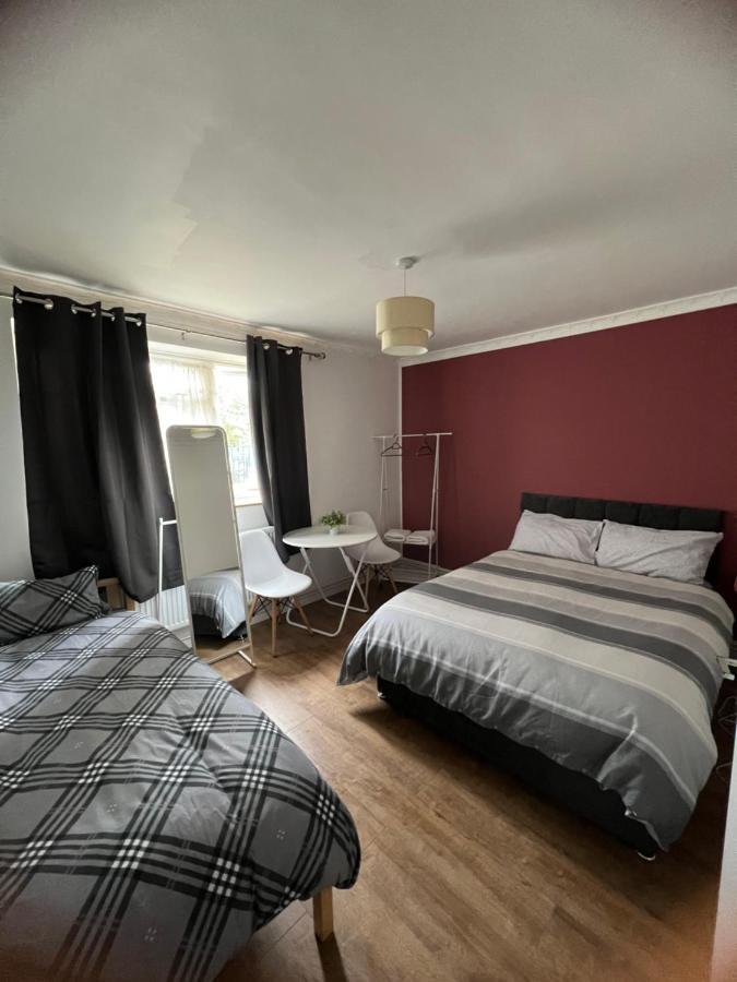 Habitación en casa particular Large With Two Bed In Londres