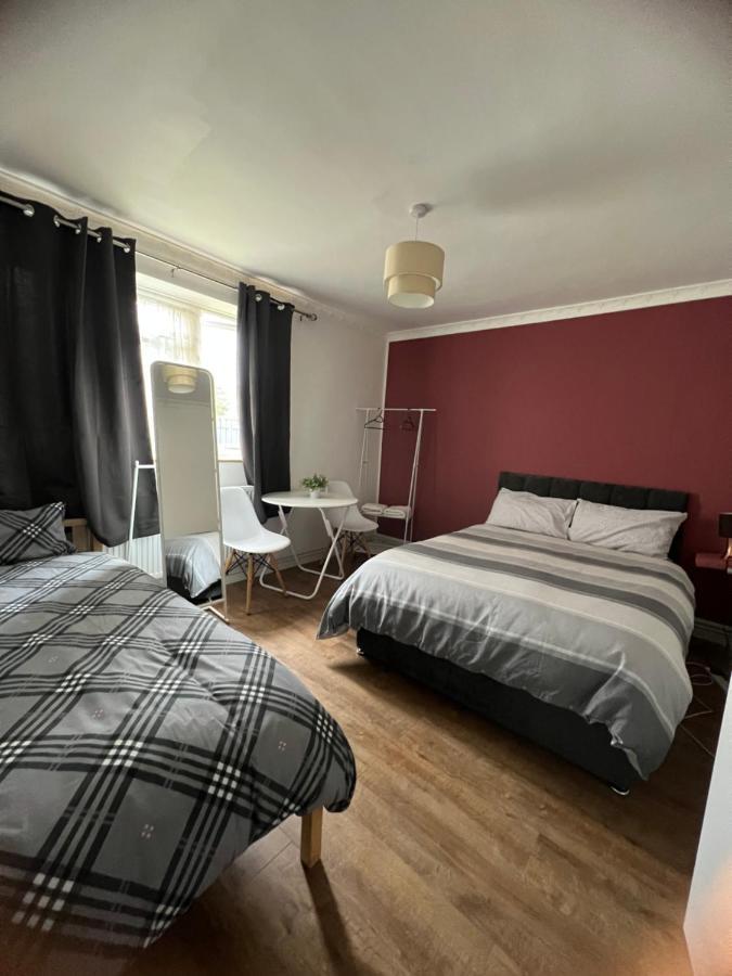 Large With Two Bed In * Londres