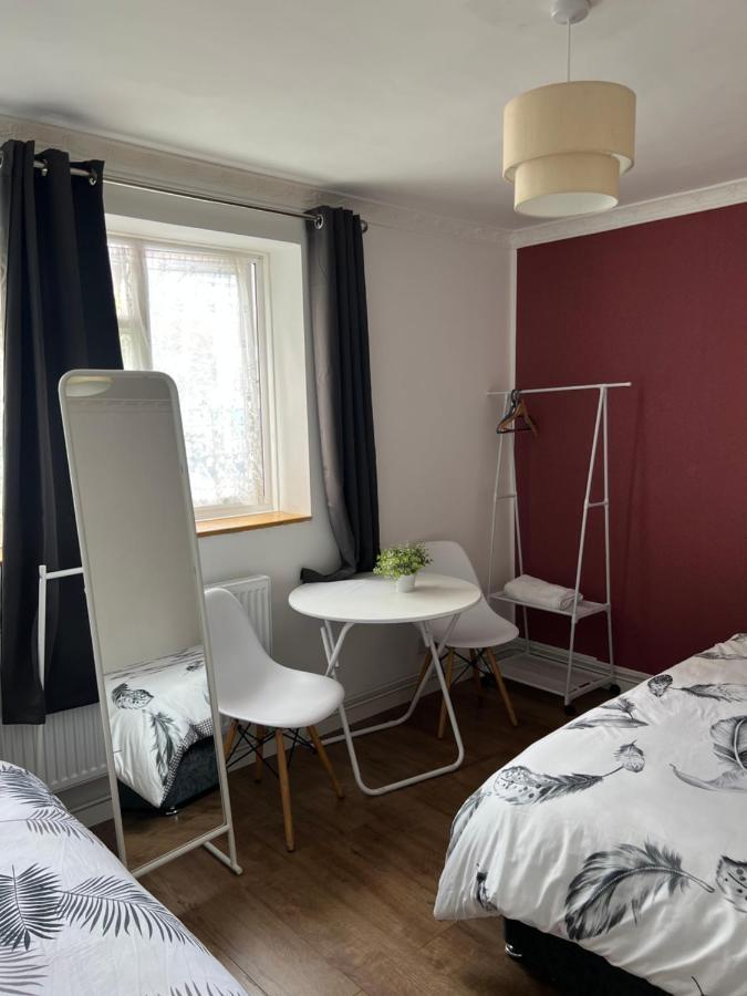 Large With Two Bed In Habitación en casa particular Londres