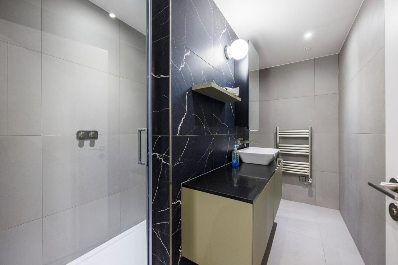 Appartement 2&3 Bedrooms Near Excel - Modern Spacious For Larger Groups *