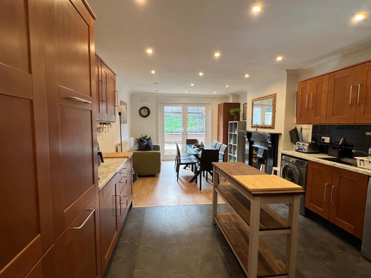 Casa de Férias 4 Bed House 10 Min Walk To Tube