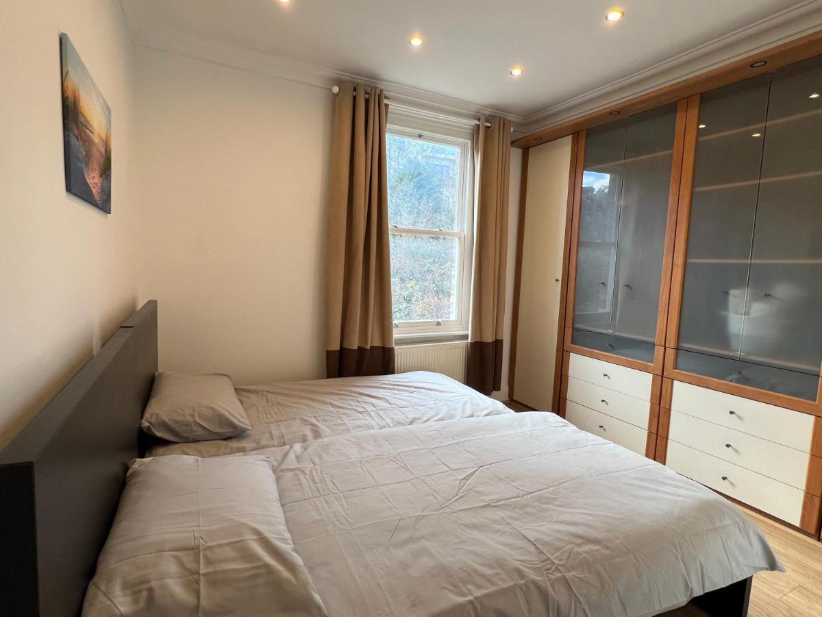 4 Bed House 10 Min Walk To Tube Casa de Férias *