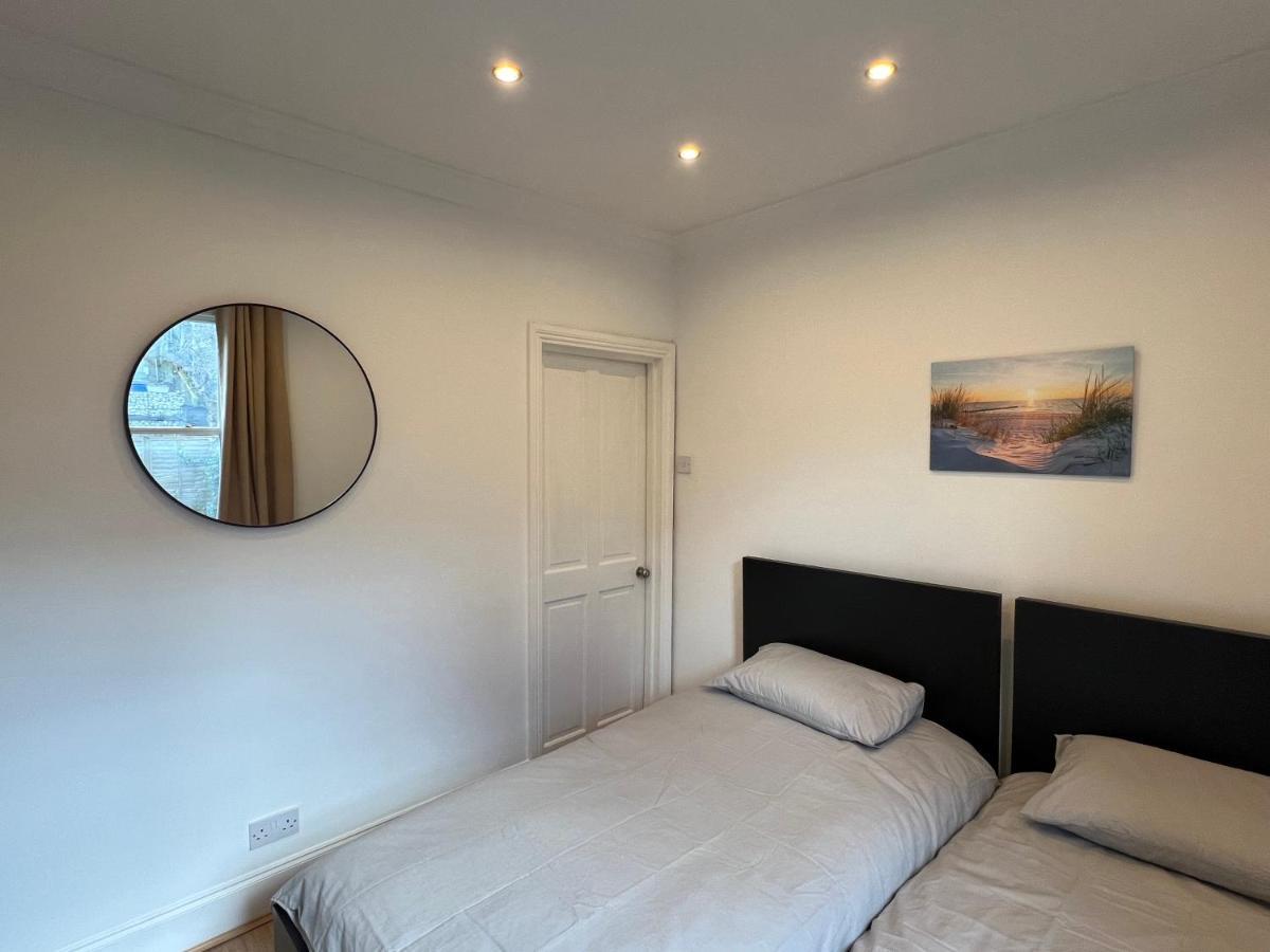 4 Bed House 10 Min Walk To Tube *