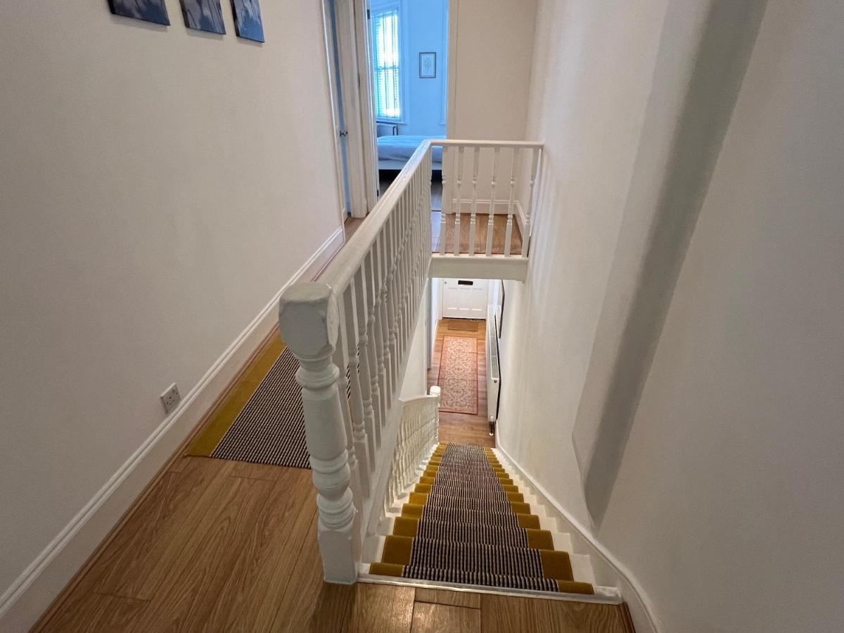 4 Bed House 10 Min Walk To Tube Casa de Férias *