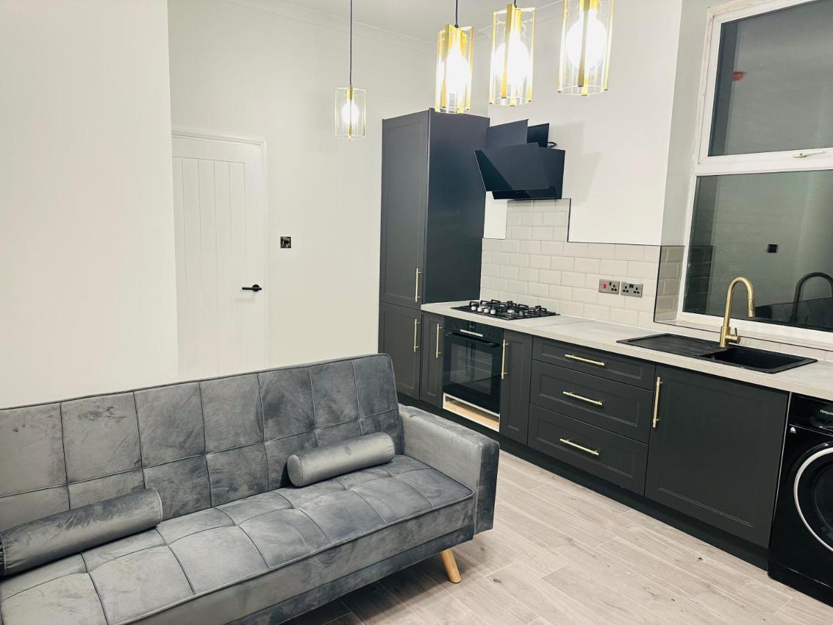Newly Refurbished 1bedroom 4 Mins Walk To Crystal Palace Station *