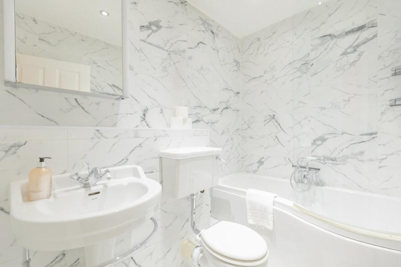 Apartamento Newly Refurbished 2bd Flat - Wimbledon Village! Londres