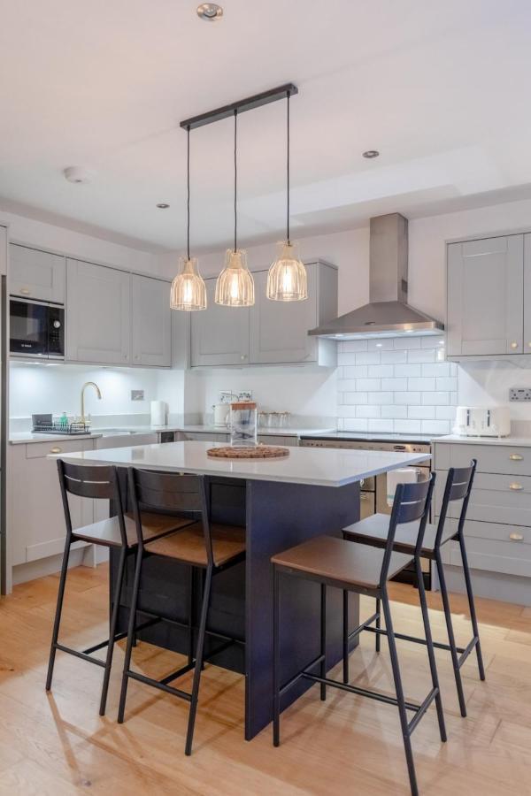 Newly Refurbished 2bd Flat - Wimbledon Village! * Londres