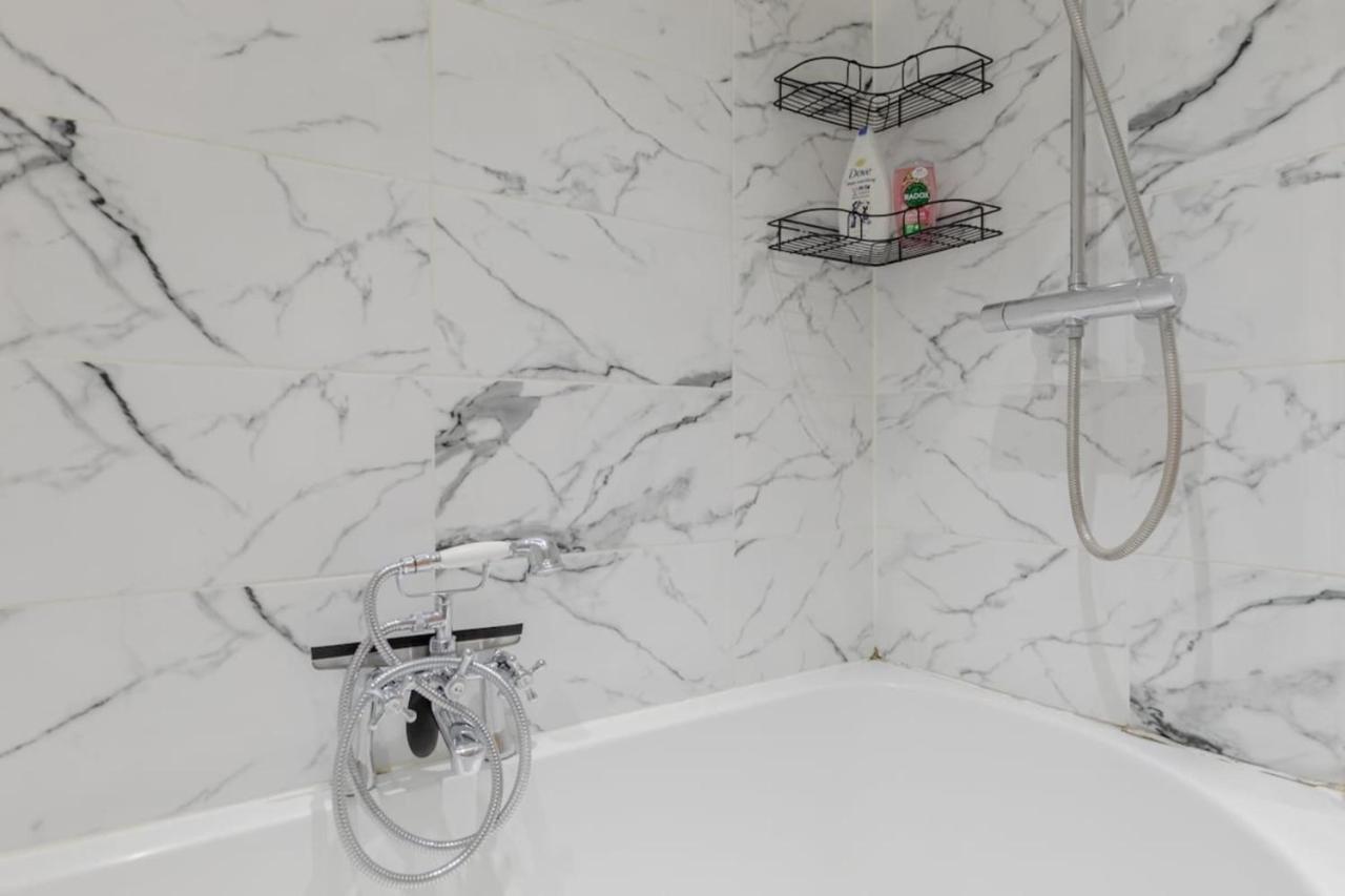 Newly Refurbished 2bd Flat - Wimbledon Village! Appartement