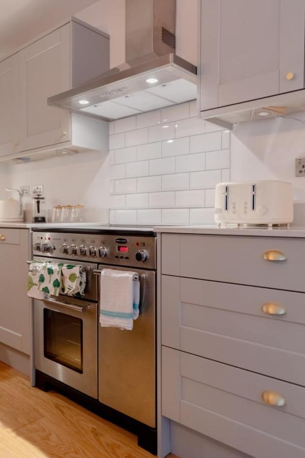 Apartamento Newly Refurbished 2bd Flat - Wimbledon Village! *