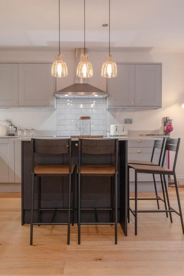 Newly Refurbished 2bd Flat - Wimbledon Village! Appartement