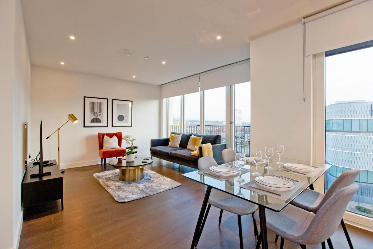 Fabulous Westfield 2 Bed London
