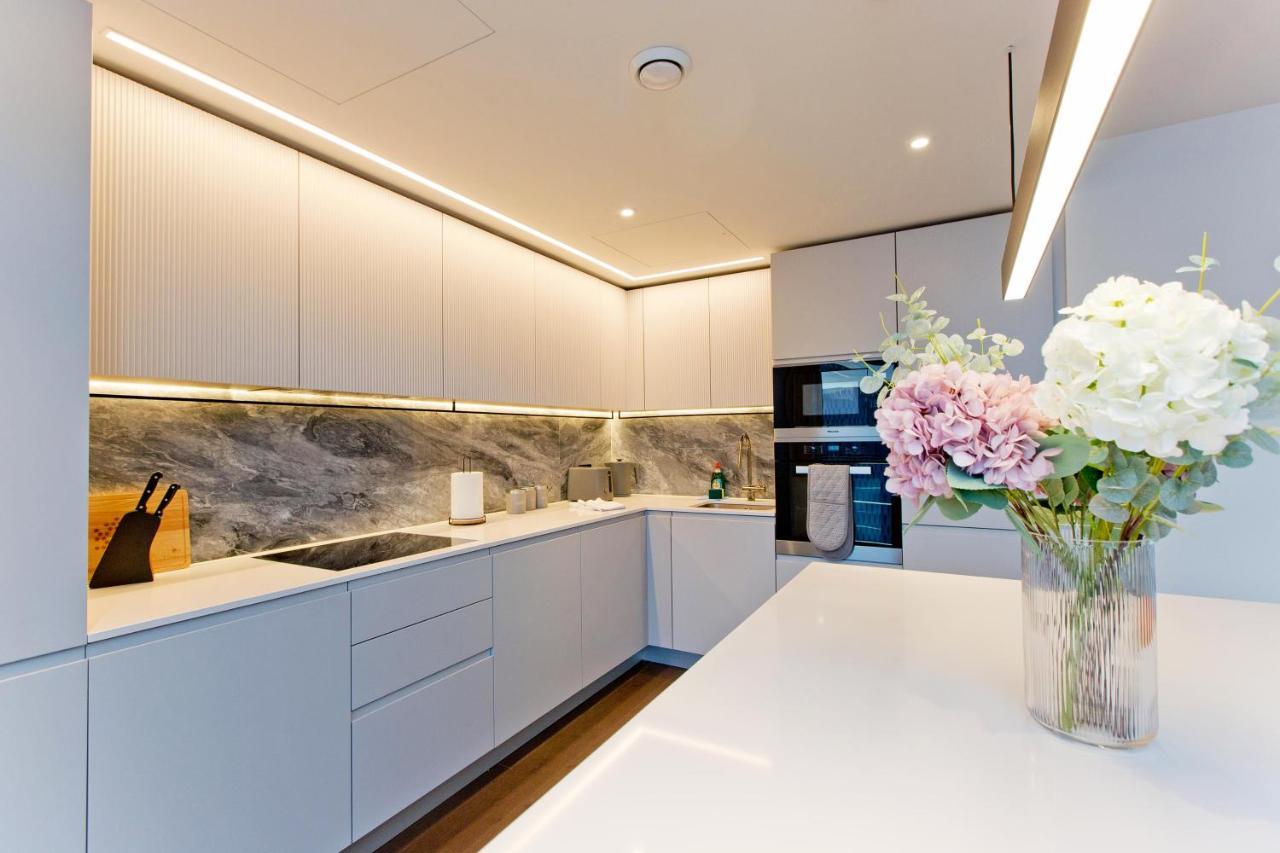 Fabulous Westfield 2 Bed Apartment