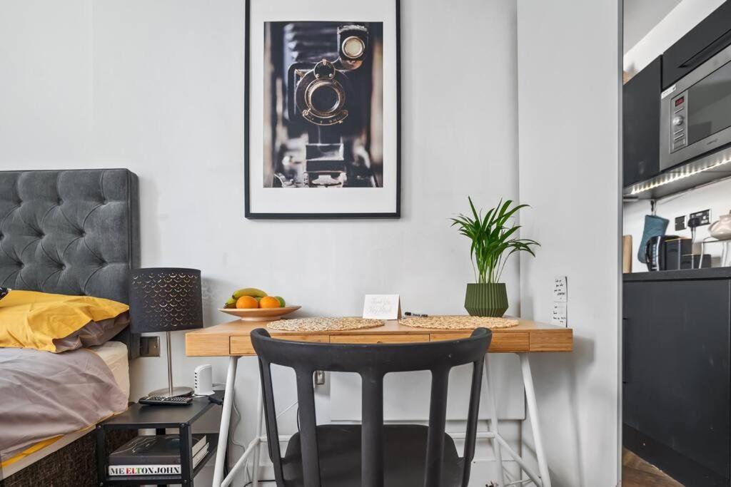 Small Studio In Central London, Payment Required Straight Away The Host Will Message You After You've Made A Reservation Apartment *
