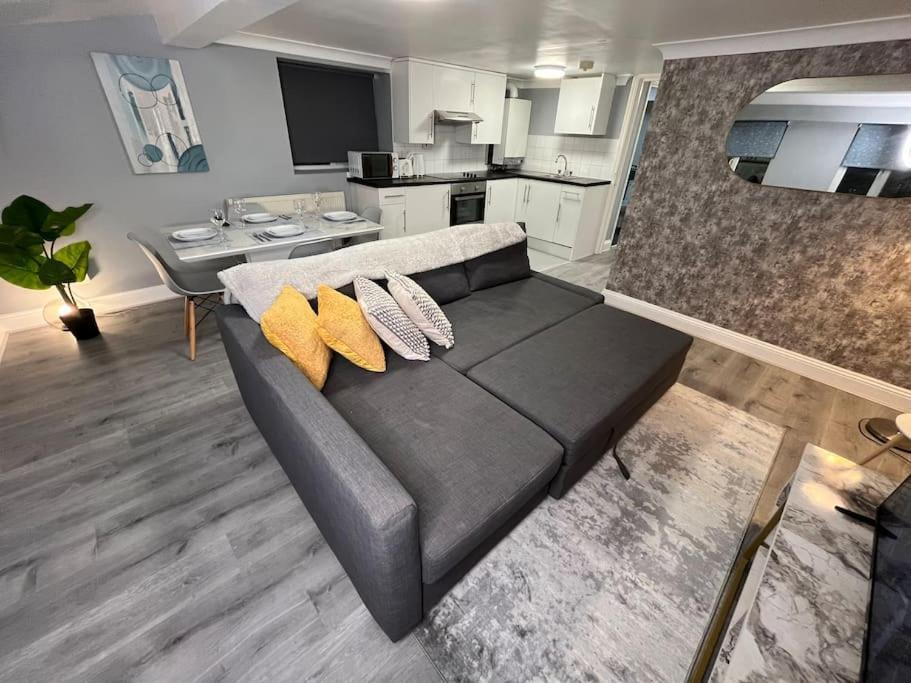 Modern With Stylish Terrace - Your Oasis! Apartamento *