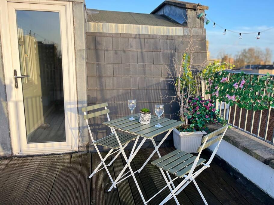 Apartamento Modern With Stylish Terrace - Your Oasis!