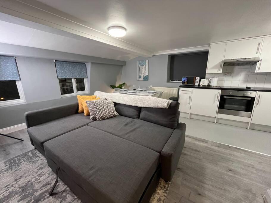 Apartamento Modern With Stylish Terrace - Your Oasis! *