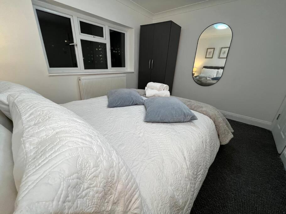 Modern & Stylish Haven In Heart Of