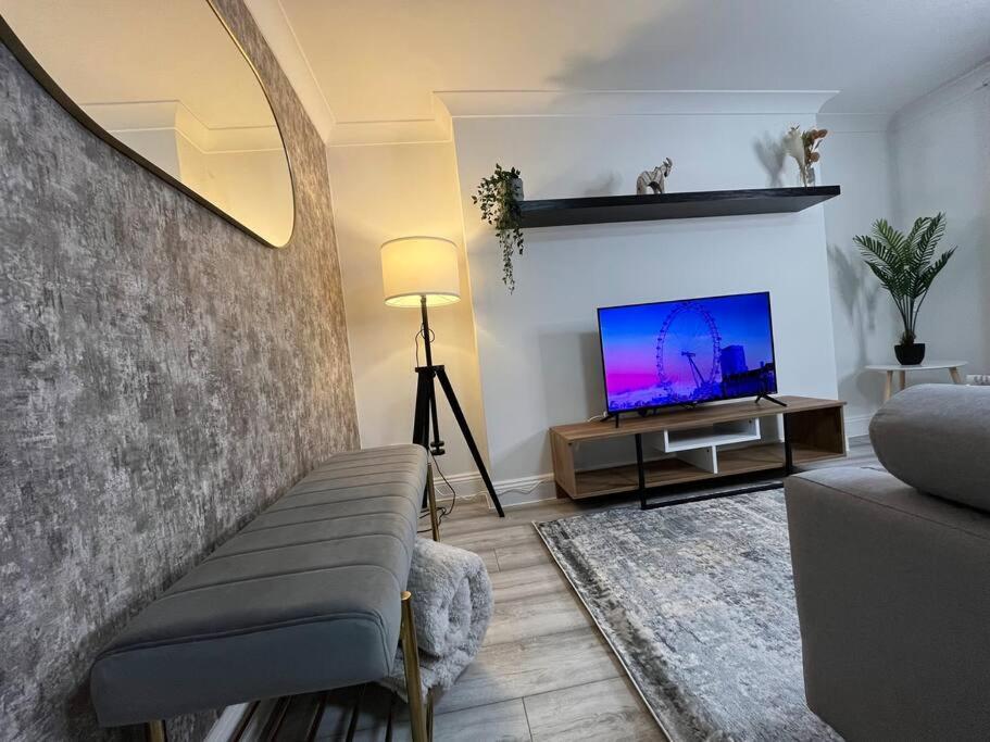 Apartamento Modern & Stylish Haven In Heart Of *