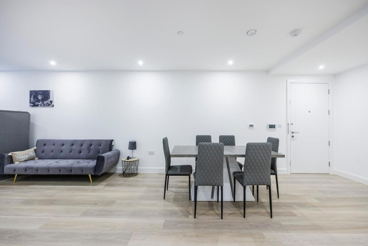 2&3 Bedrooms Near Excel - Modern Spacious For Larger Groups * Londres