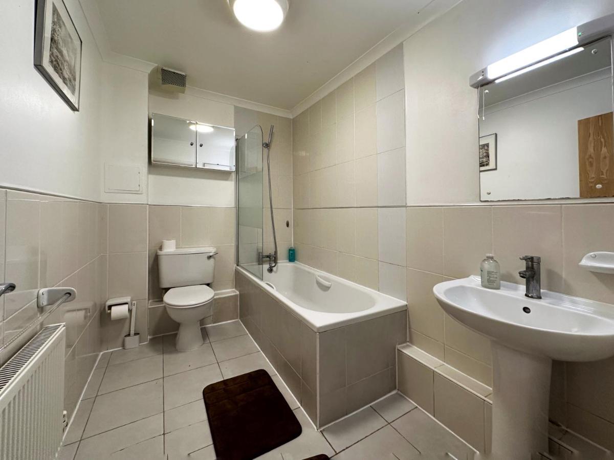 Tina Place In Tower Hill - 2 Double Beds, Max 4 People, Great Location In Apartment *
