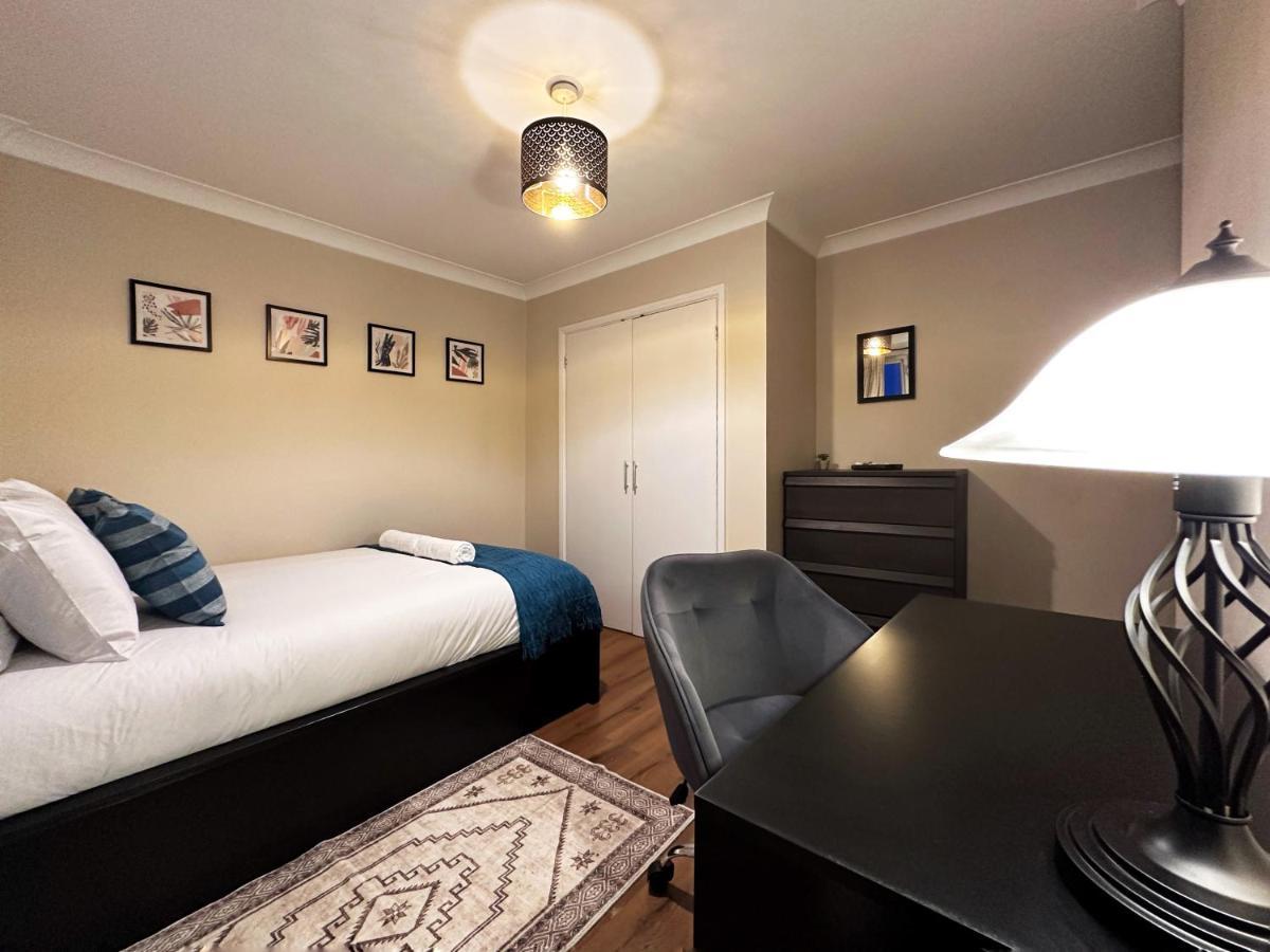 Tina Place In Tower Hill - 2 Double Beds, Max 4 People, Great Location In Apartment