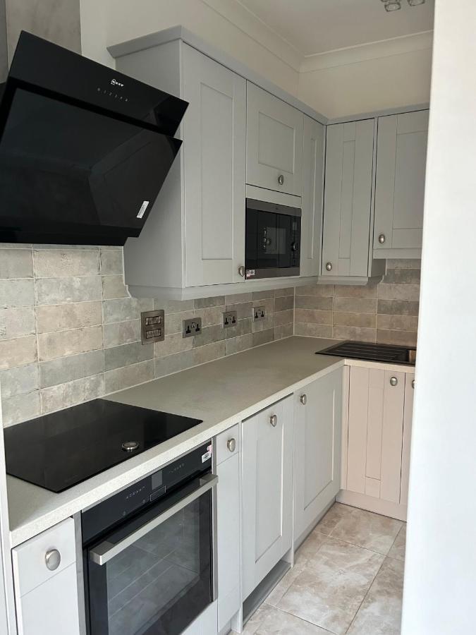 West Kensington 1 *