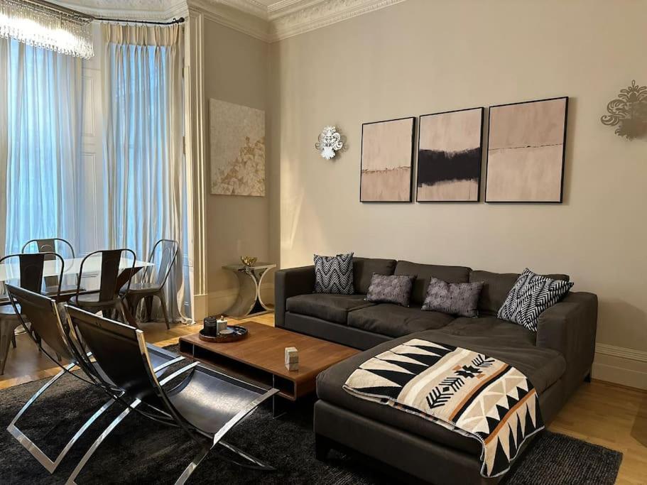 Appartement Stunning 2 Bed/2bath Flat In Heart Of Kensington Londres