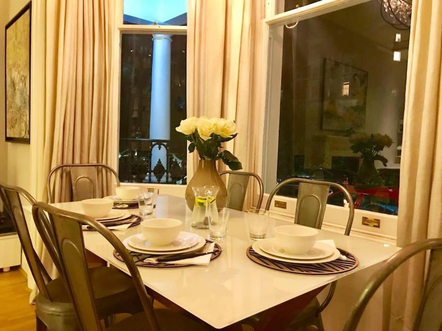 Stunning 2 Bed/2bath Flat In Heart Of Kensington