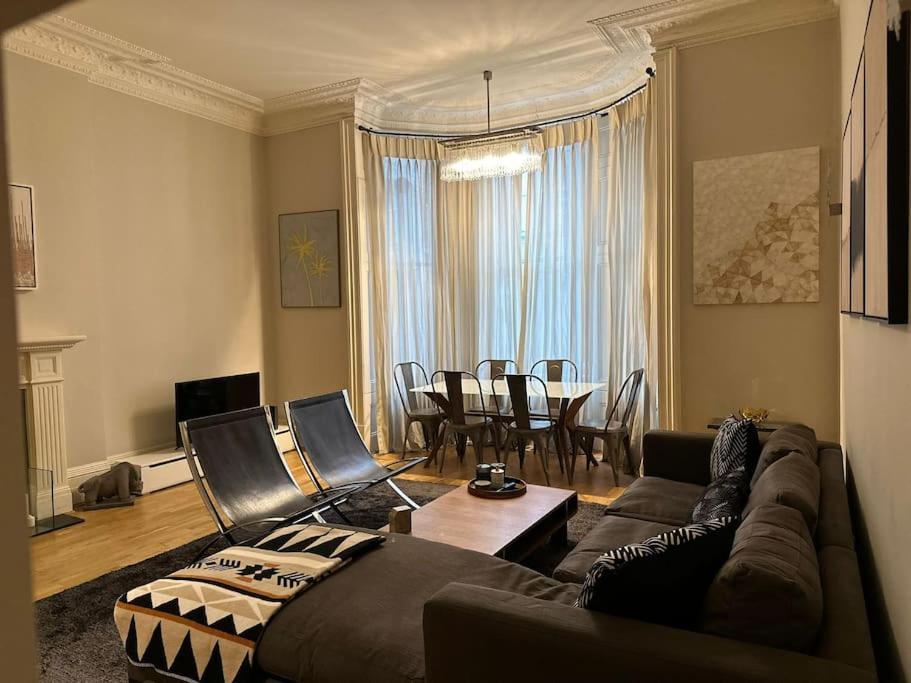 Stunning 2 Bed/2bath Flat In Heart Of Kensington Londres