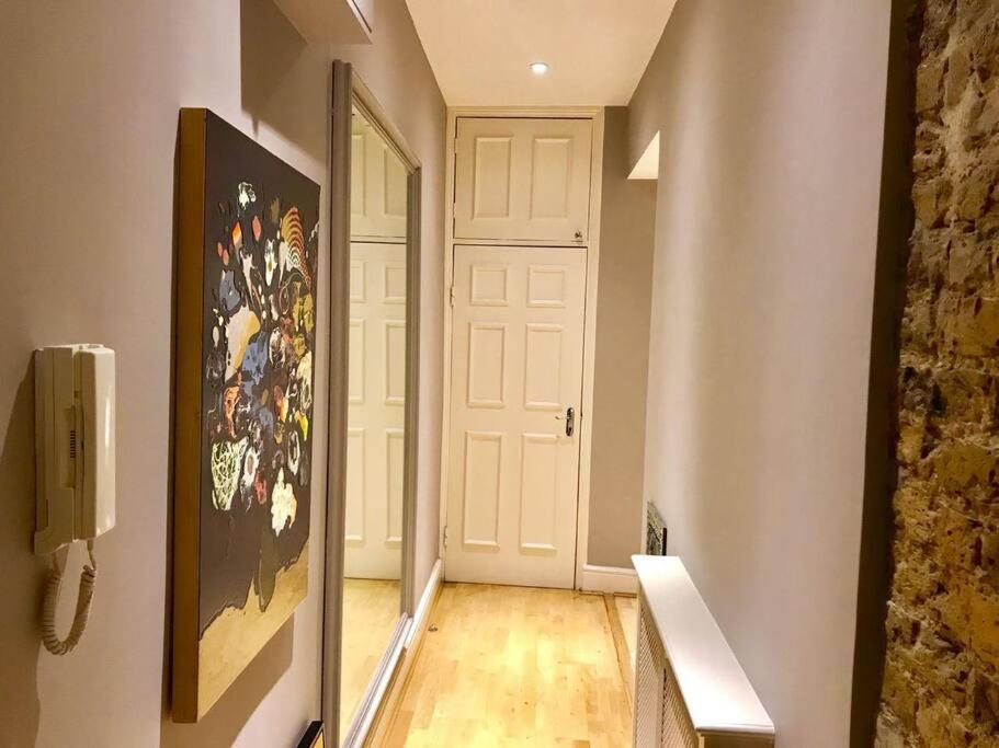 Appartement Stunning 2 Bed/2bath Flat In Heart Of Kensington Londres