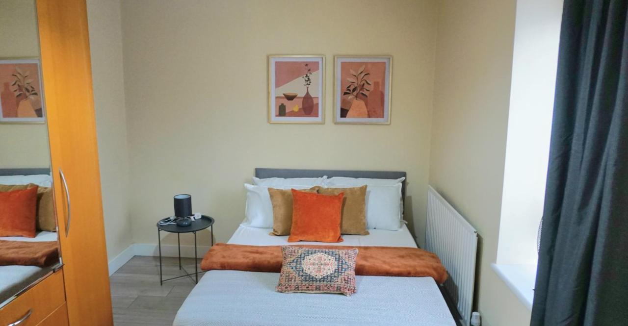 Stylish In London, E14 Apartment