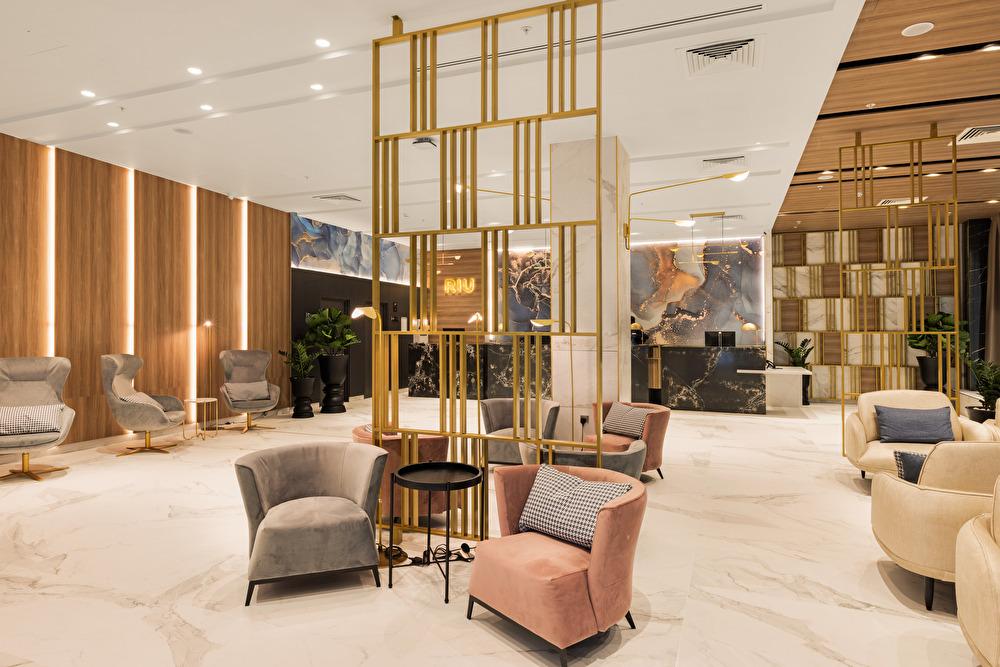 Hotel Riu Plaza Victoria 4*
