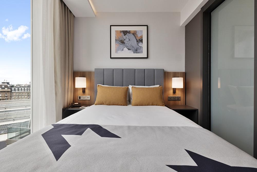 Hotel Riu Plaza Victoria 4*