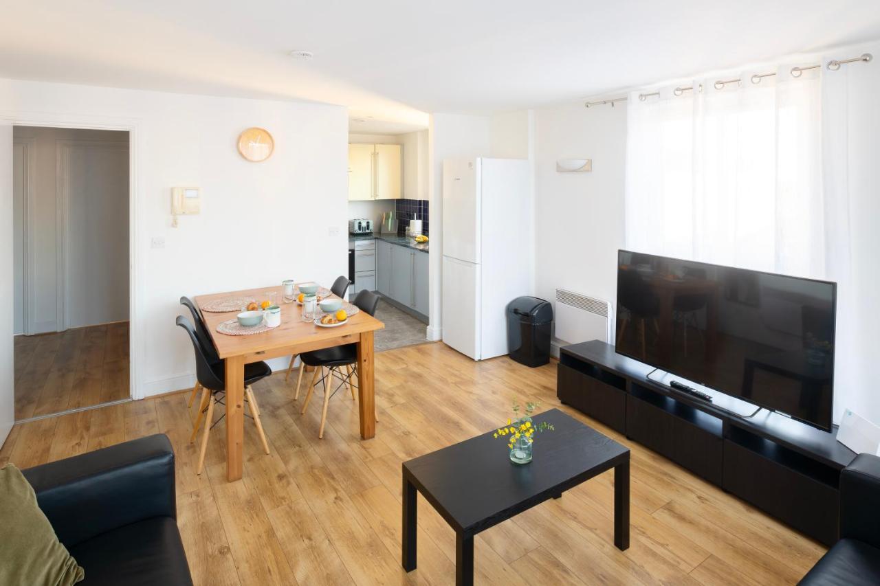 The Bright Flat In Whitechapel *