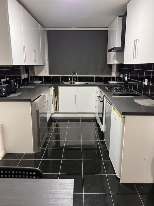 Stunning 2 Bedroom Duplex In The Heart Of Londres
