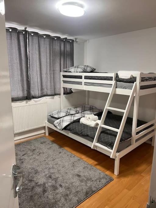 Stunning 2 Bedroom Duplex In The Heart Of * Londres