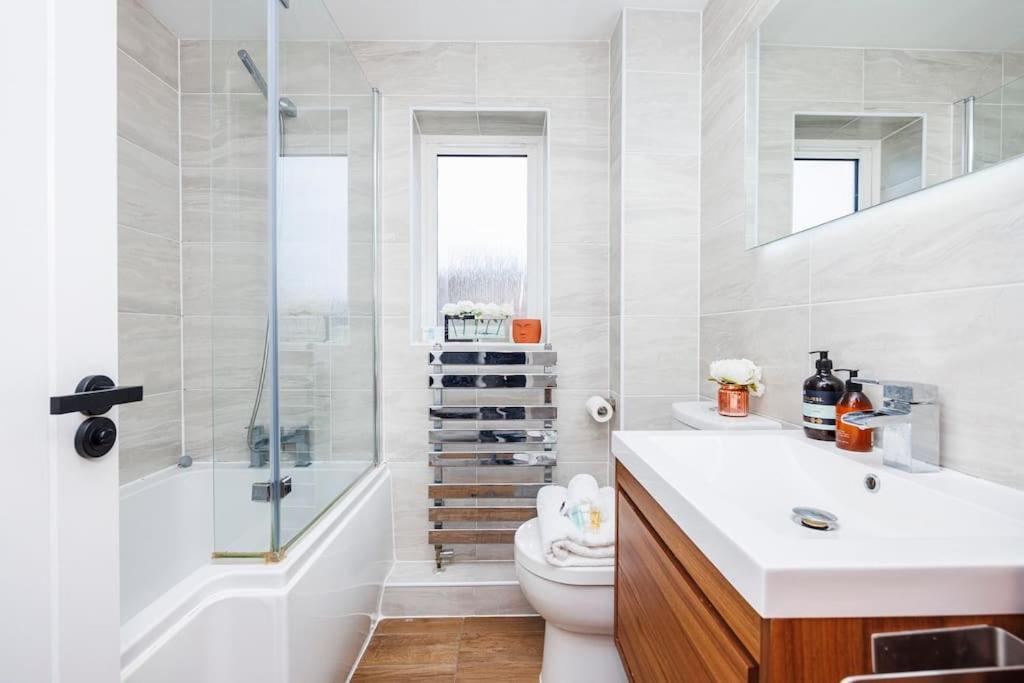 Casa de Férias Stylish 3-bed East Contractors Parking Sleeps 5 Near Excel *
