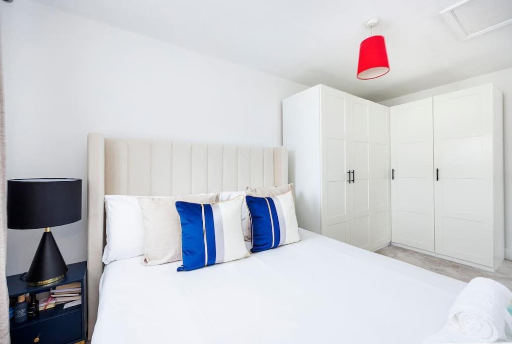 Stylish 3-bed East Contractors Parking Sleeps 5 Near Excel * Londres